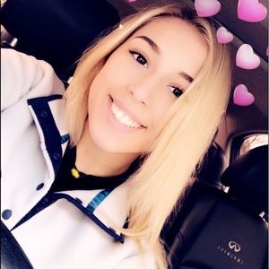 Meet your Posher, Alexi